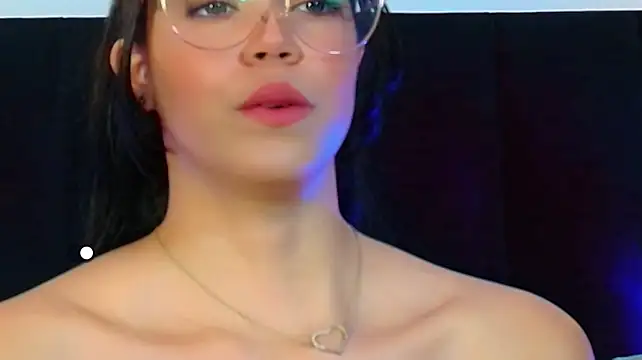 sweetviol_et_ (F teen) - ice in my body 🧊💦