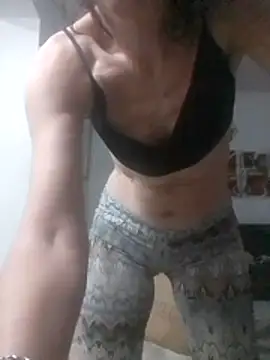 lolafoxie live cam on StripChat