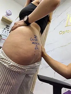 alicee16 (F milf) - VANESSA ME CHUPA EL CULO POR UN MINUTO