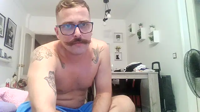 yanick931 live cam on StripChat