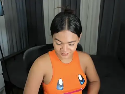 Seductive_rein live cam on StripChat