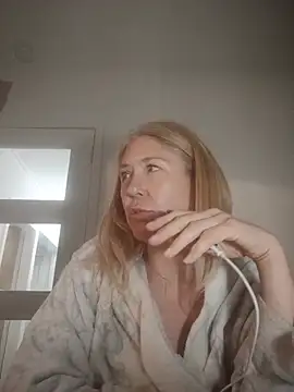 Sinful-Sarah live cam on StripChat