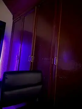 tinker_exotic_1 live cam on StripChat