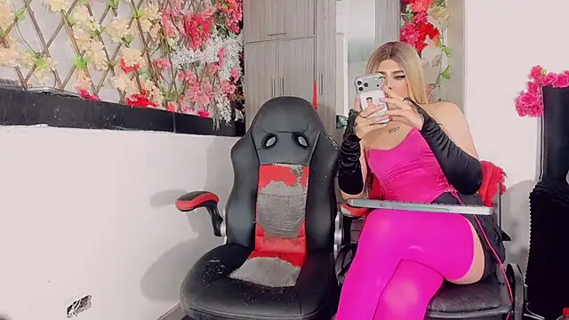 Modella: Thiara_veky_