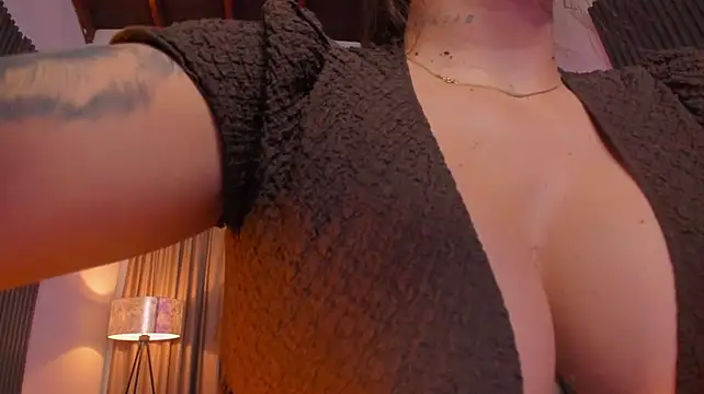 Sarah_Stone_ live cam on StripChat