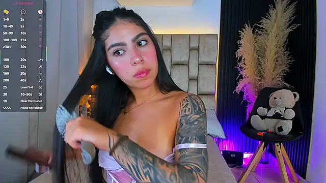 little_sophie18 live cam on StripChat