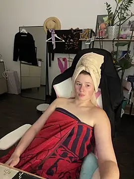 sweetest_pie live cam on StripChat