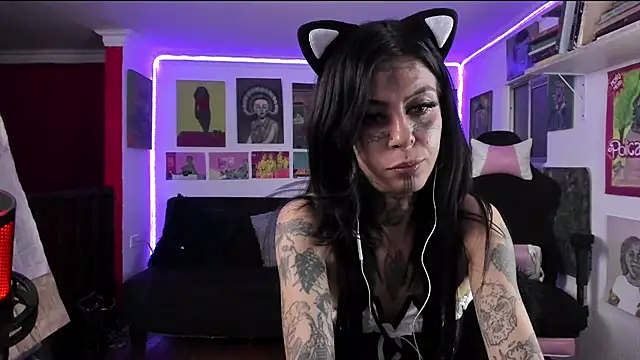 ura_laurapanda live cam on StripChat