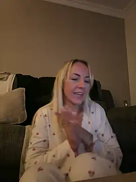 Your_girl_raven-x webcam stripchat model stream image