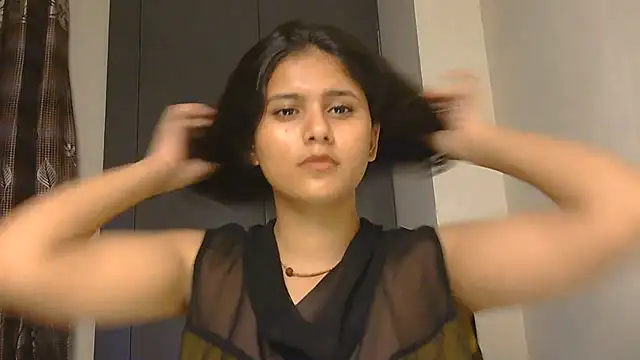 Naira_fit live adult webcam preview