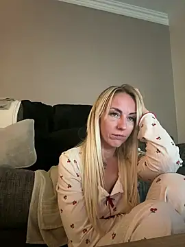 Your_girl_raven-x live cam on StripChat