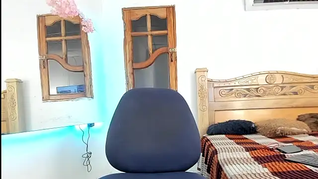 nedye_rouss live cam on StripChat