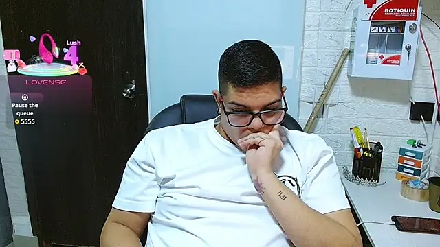 Realjoel01 live cam on StripChat