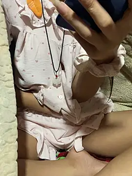 Candy-cuty live cam on StripChat