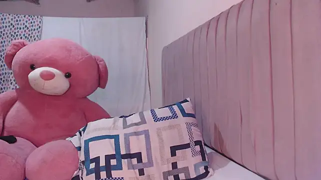 Rouus-wet live cam on StripChat