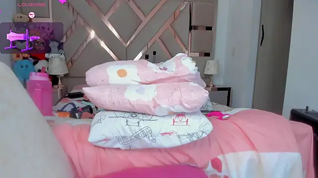 ashelydainii live cam on StripChat