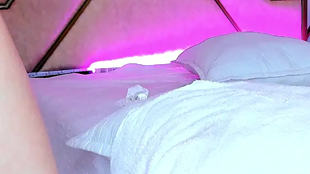 siara_and_zoe live cam on StripChat