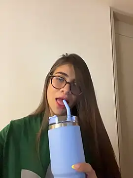 mariaisabella8 (F young) - Red ass in sexy position❤️