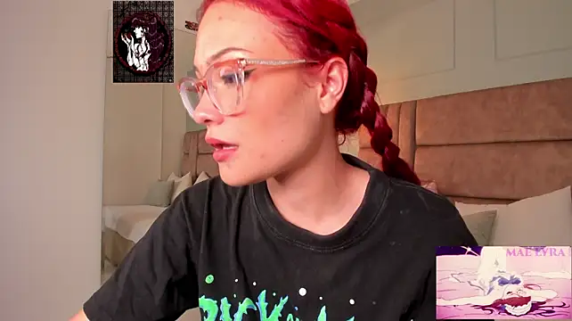 mae_lyra live cam on StripChat