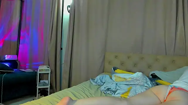 Lesyalisss live cam on StripChat