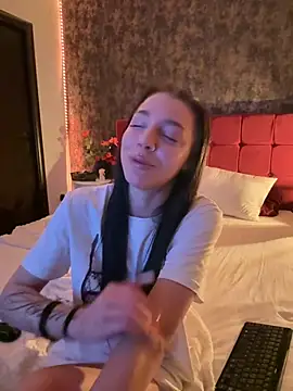 i_amredvelvet (F teen) - Show pussy!