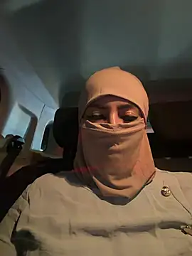 Qamar_Khalifa live cam on StripChat