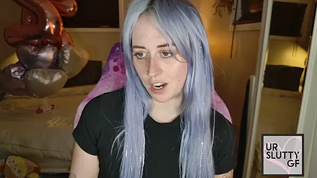 ursluttygf (F young) - tell u whats turning me on + eye contact