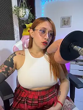 Luna_Paris_ live cam on StripChat