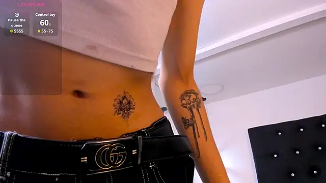 miss__yissell live cam on StripChat