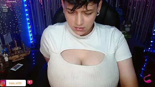 Liam_iker live cam on StripChat