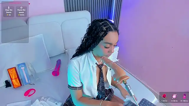 Clawdeen__wolf live cam on StripChat
