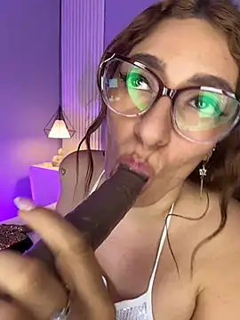 naughty_flower18 live cam on StripChat