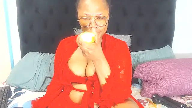 BootyClitQueen live cam on StripChat