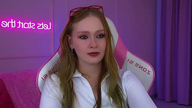 AgataFoxley live cam on StripChat