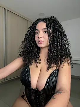 Curlyierr live cam