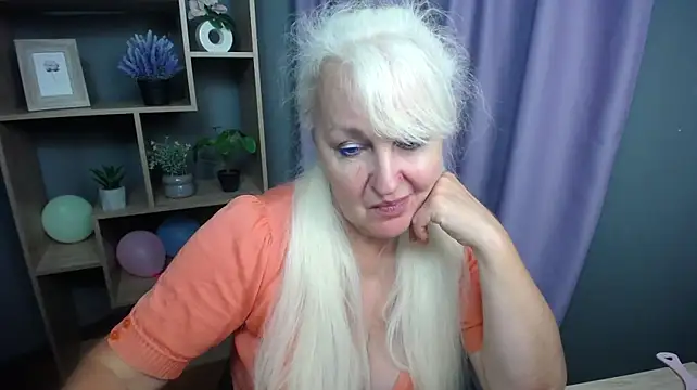 BlondyLeeBest live cam on StripChat