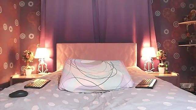 SquirtyAlice live cam