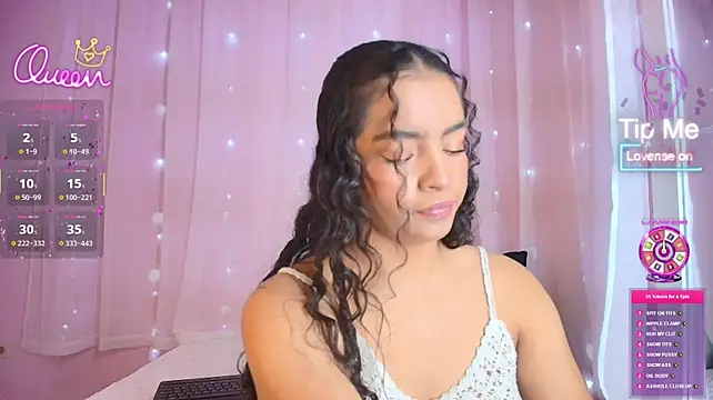 SunnyGilmoree live cam on StripChat