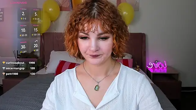 Kira__Fluffy live cam on StripChat