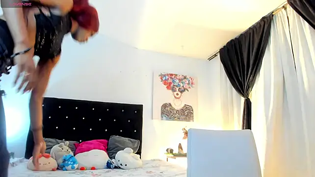 kendall_gil (M young) - take off a piece of clothing