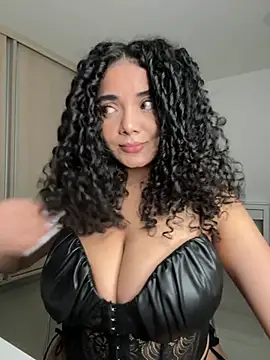 Curlyierr live cam