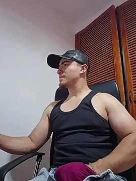 TouchDaddy4 live cam on StripChat