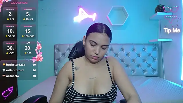 valeria_martinez19 live cam on StripChat