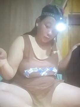 LINAKUTE10 live cam on StripChat