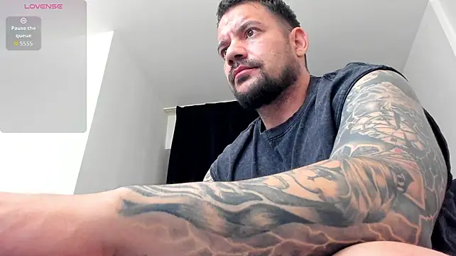 musclemonster31 live cam on StripChat