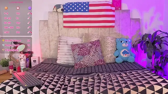 Emilly-hall live cam on StripChat