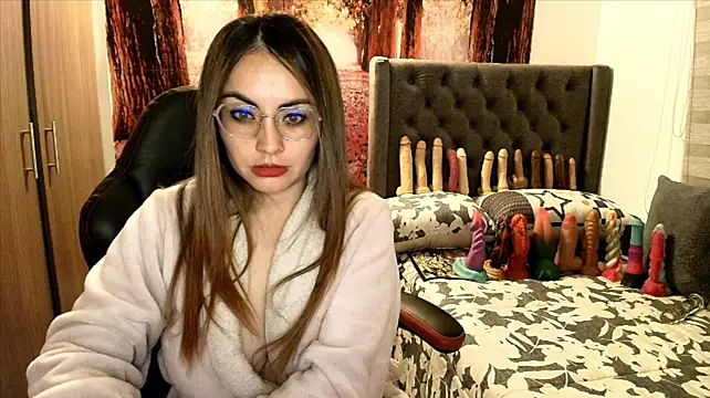 sofia23dirty live cam on StripChat