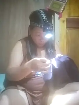 LINAKUTE10 live cam on StripChat
