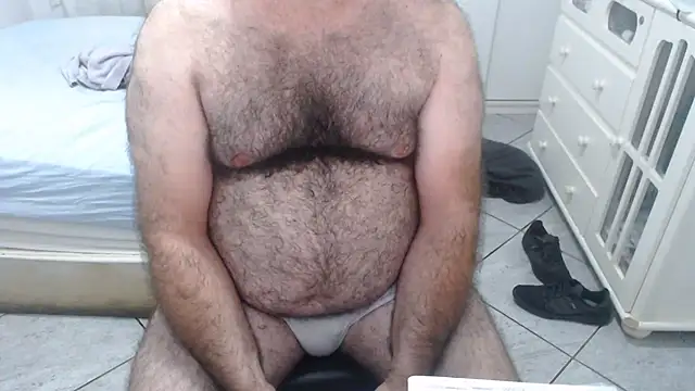 MysterBearMG live cam on StripChat