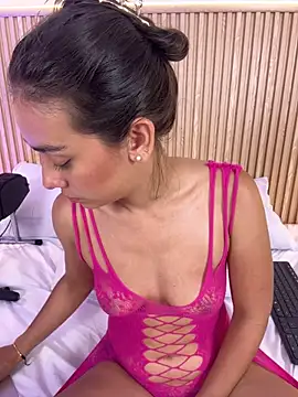 NahimiThompson live cam on StripChat